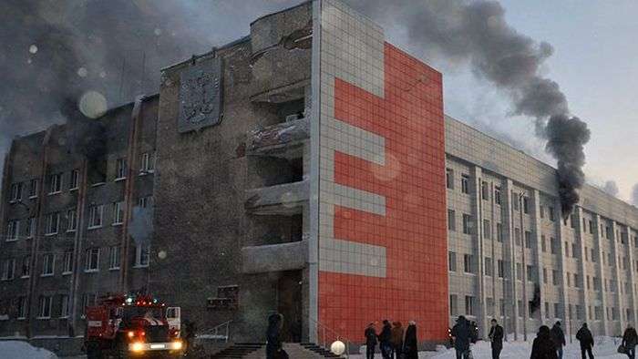 В Дудінці пенсіонер влаштував пожежу в будівлі мерії, в якому загинули три людини (5 фото)