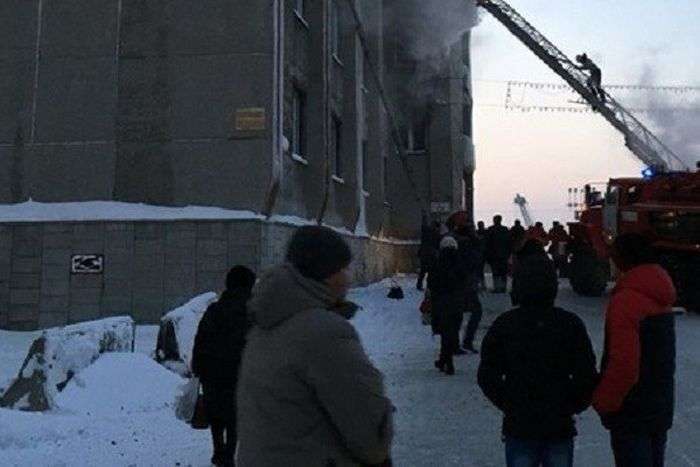В Дудінці пенсіонер влаштував пожежу в будівлі мерії, в якому загинули три людини (5 фото)