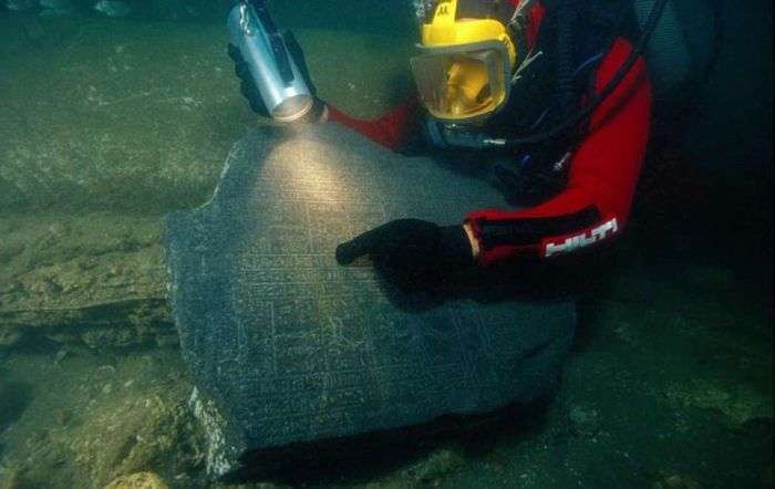 Реліквії Стародавнього Єгипту, які пролежали понад 1000 років під водою (16 фото)