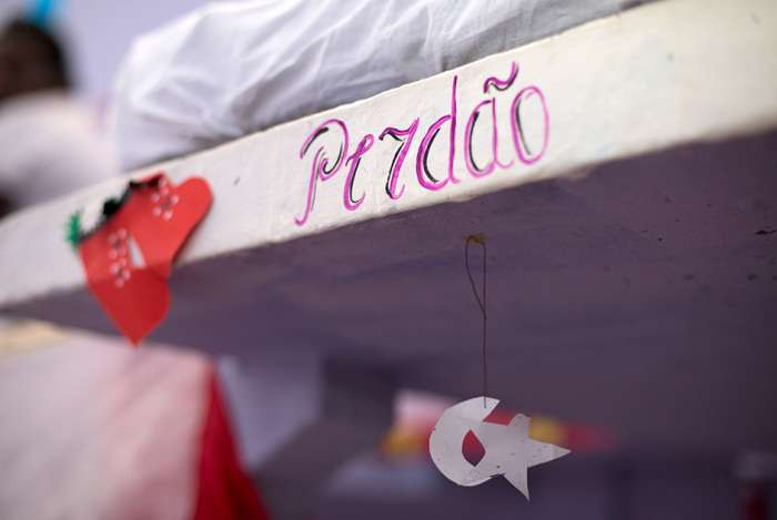 Укладені бразильської жіночої вязниці Nelson Hungria готуються до Різдва (13 фото)