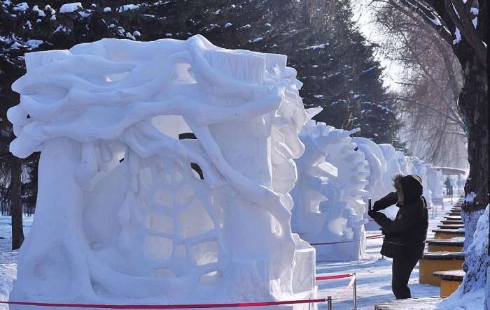 У Китаї побудували крижаний місто, в якому пройде Харбінський міжнародний фестиваль льоду і снігу (15 фото)