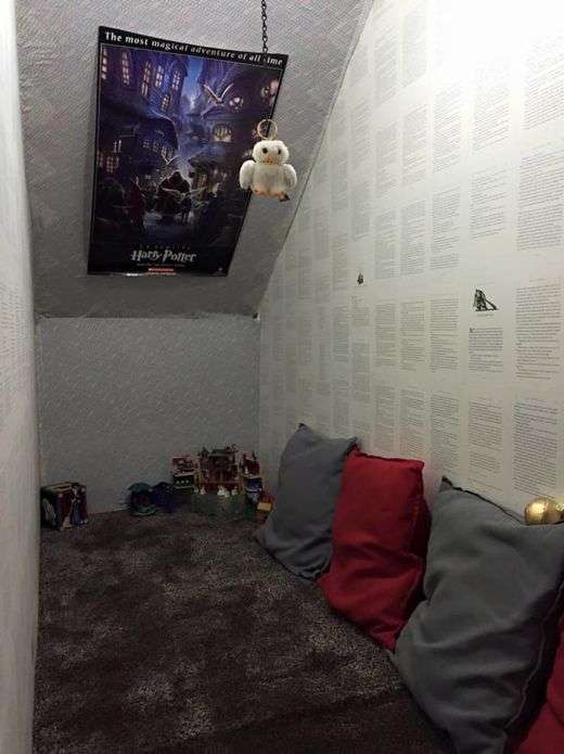 Затишна кімната для читання, стилізована під комірчину Гаррі Поттера (5 фото)