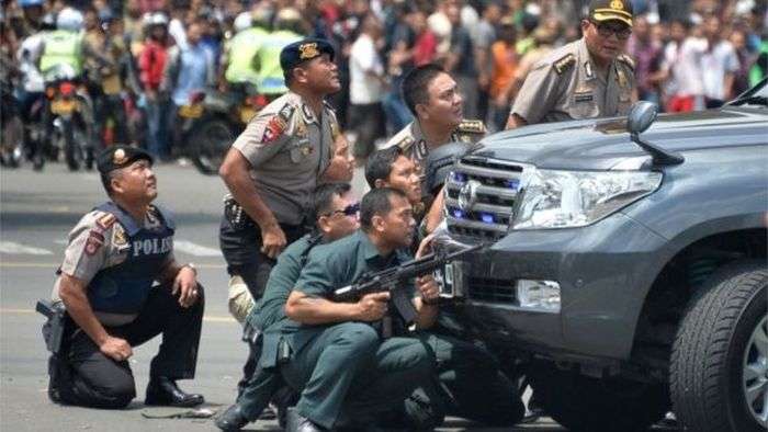 В Індонезії сталася серія вибухів, в результаті яких загинули 6 осіб (11 фото + відео)