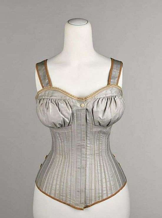 Як збільшували груди дами XIX століття (25 фото)