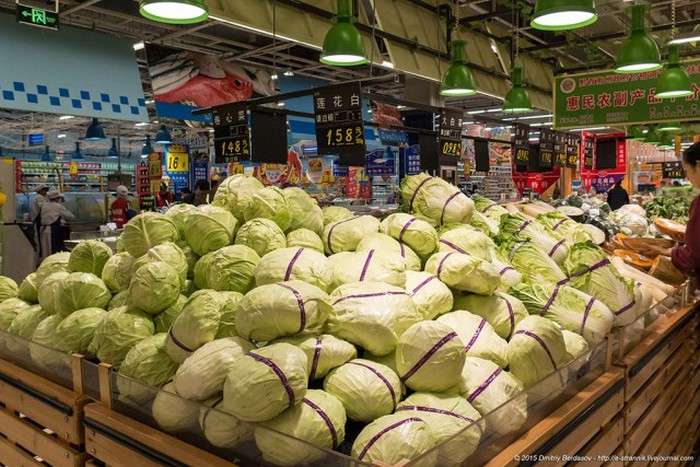Великий китайський супермаркет в провінційному місті (32 фото)