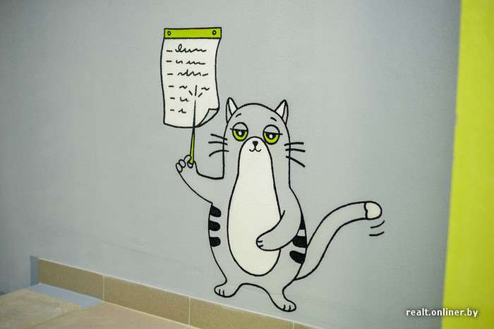 На стінах підїздів білоруської новобудови «оселився» кумедний кіт по кличці Борис (21 фото)