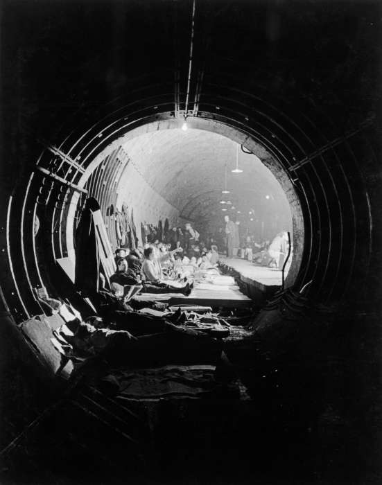 Станції метро Лондона під час бомбардувань 1940 - 1941 року (30 фото)