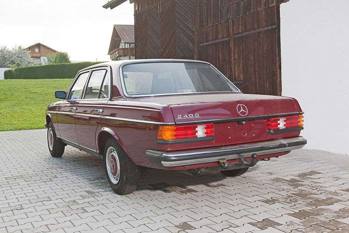 У гаражі літнього німця варто Mercedes-Benz 240D W123 з пробігом в 30 км (12 фото)