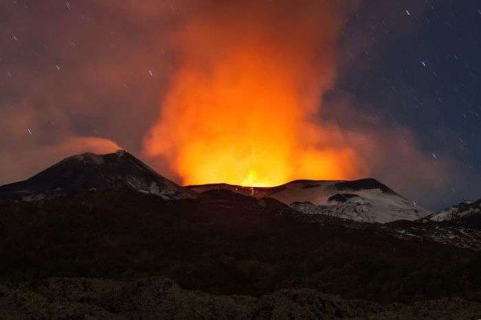 Нове виверження вулкана Етна на фото з мережі (10 фото)