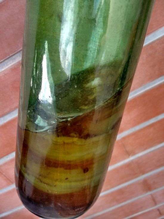 Пляшка вермуту 80 років пролежала забутою в шафі (7 фото)