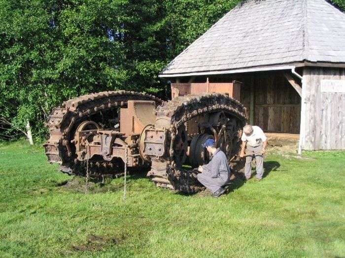 Паровий гусеничний трактор Хорнсбі (10 фото)