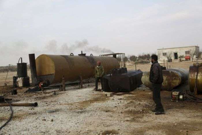 Кустарний завод по переробці нафти в Сирії (13 фото)