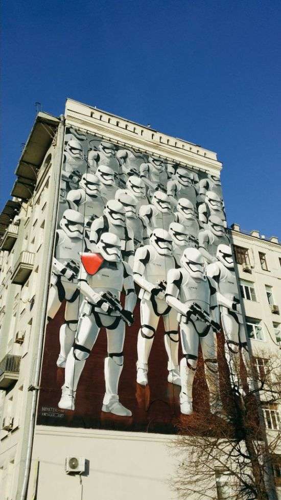 На стіні одного з московських будинків зявилося графіті з імперськими штурмовиками з «Зоряних воєн» (4 фото)