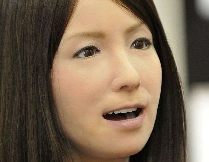 У Китаї представили вдосконалену жінку-андроїда Geminoid F (4 фото)