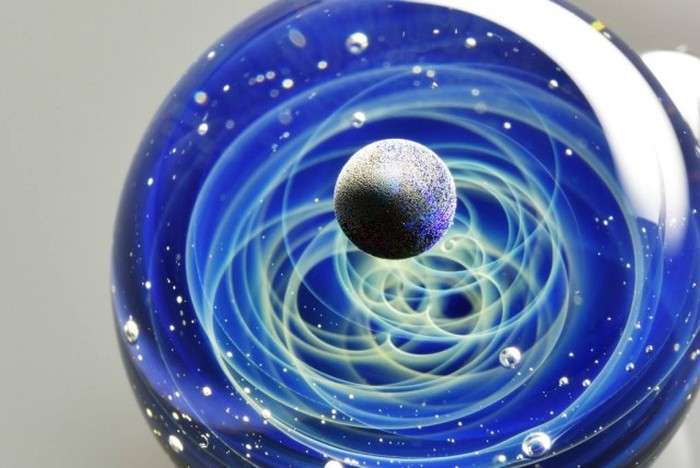 Всесвіт у скляних кульках Сатоши Томизу (10 фото + відео)