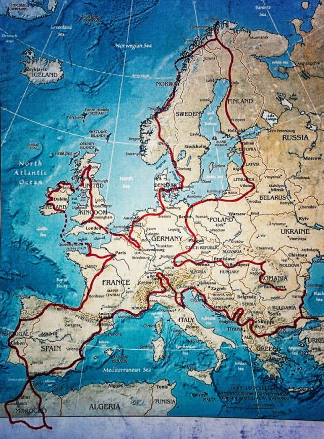 Сімя обїздила всю Європу на мотоциклі, відвідавши 41 країну за 4 місяці (40 фото)
