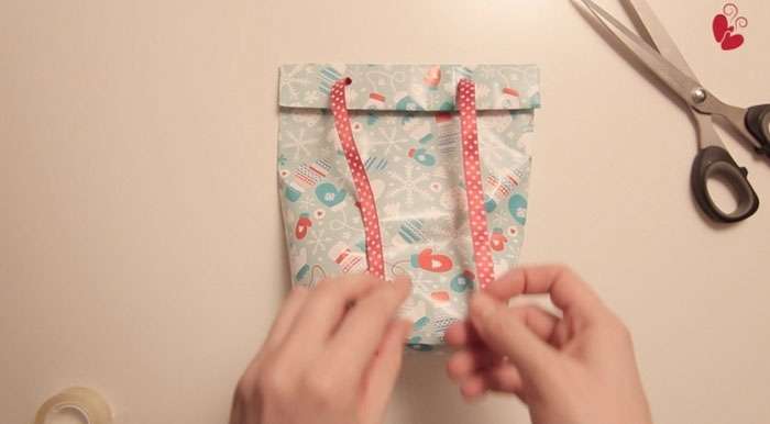 Найлегший спосіб оригінально упакувати будь подарунок (22 фото)