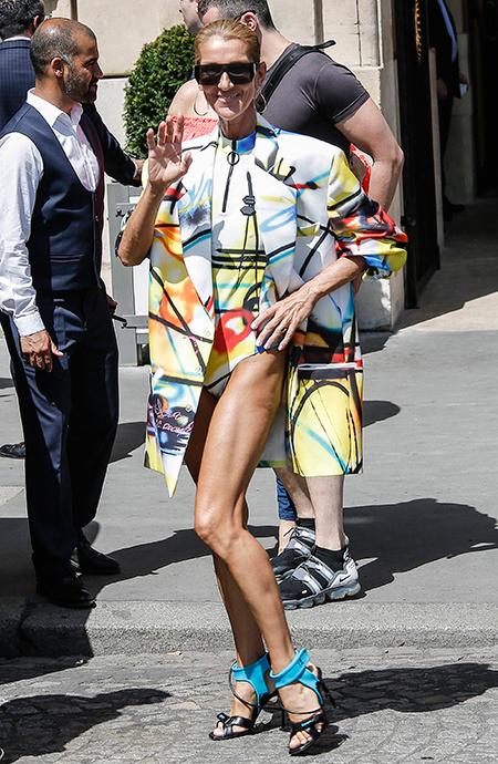 8 самых ярких выходов Селин Дион на Неделе моды в Париже: канареечная юбка, колье из 