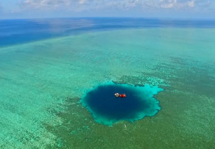 Где находится Нора Дракона — самая глубокая голубая дыра на планете мир,путешествие,туризм