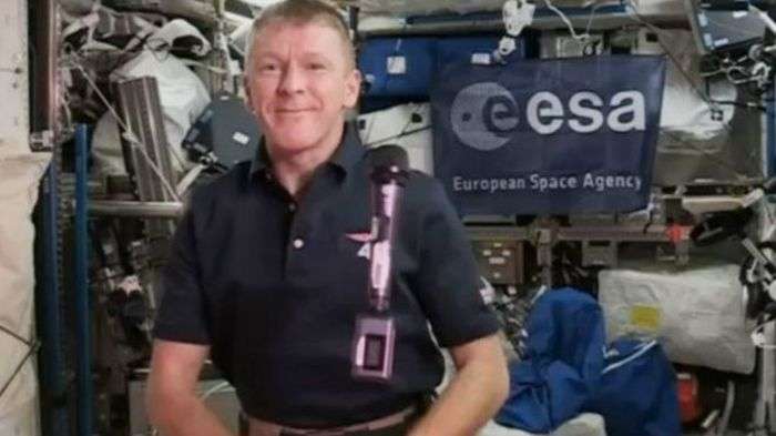 Астронавт Тім Пік помилився номером, телефонуючи дружині з борту МКС (2 фото)