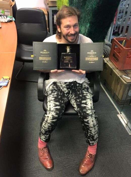 Екс-гендиректор «Евросети» Євген Чичваркін купив елітний алкоголь, викрадений з музею корупції «Межигіря» (3 фото)