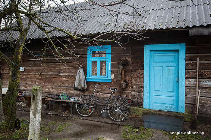 Сільський листоноша пішов з роботи, щоб доглядати за хлопцем-інвалідом (19 фото)
