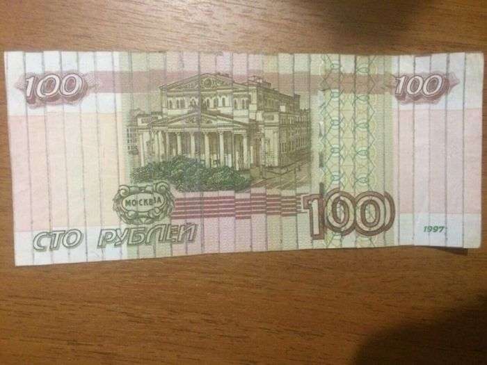 Працівник воронезького банку знайшов спосіб обдурити банкомат (фото)