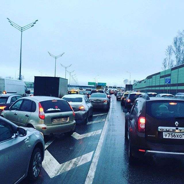Введення платного проїзду по трасі М11 у Москві призвів до транспортного колапсу (13 фото)