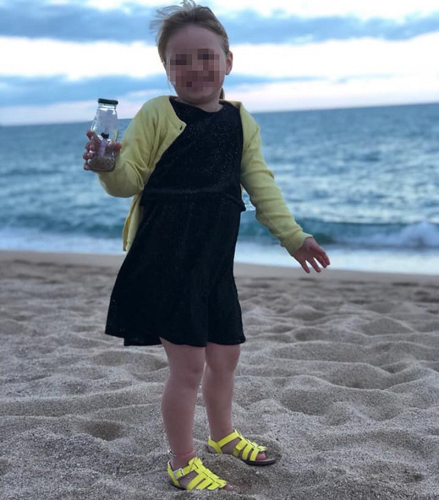 В Испании 4-летняя девочка бросила бутылку с посланием в море, а спустя время она получила ответ из Москвы. МиР