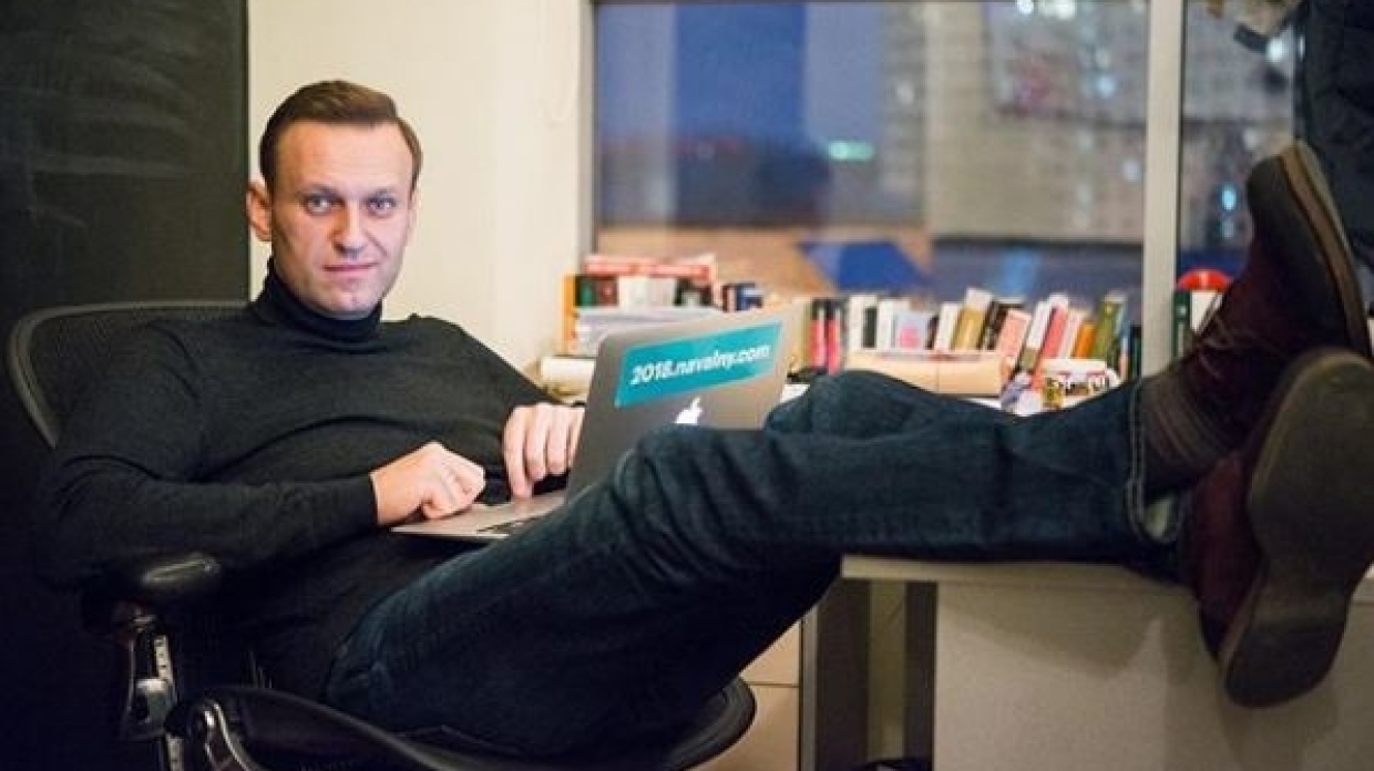 Интриги навальновского двора: бывший соратник блогера рассказал всю правду про протестное движение в РФ колонна