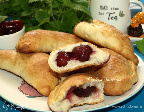 Творожные пирожки с вишней выпечка,кулинария,пирожки с вишней