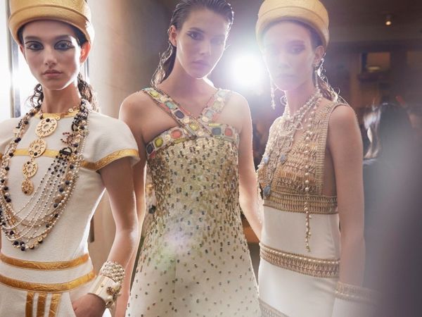 Chanel привез Египет в Сеул: Топ-17 нарядов показа Metiers d'Art 2018/19 chanel,дизайнеры,коллекции,мода,мода и красота,стиль