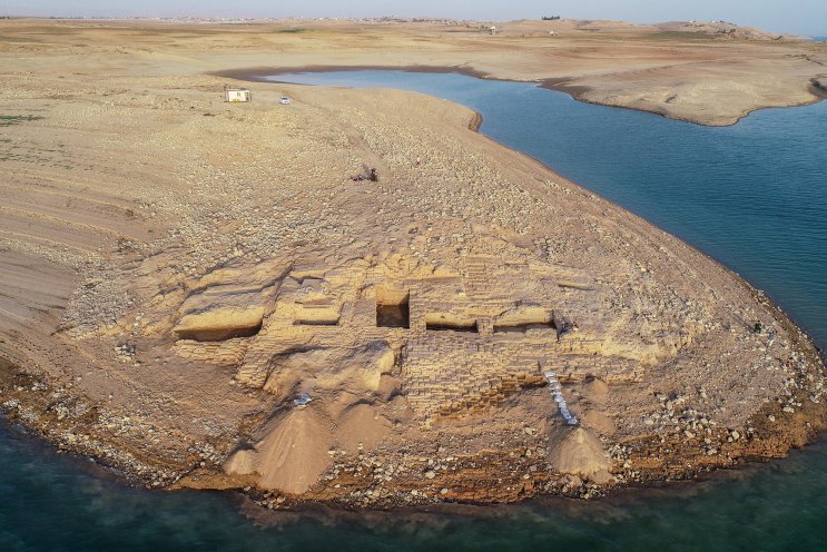 На дне водохранилища в Ираке скрывалась 3500-летняя крепость Археология