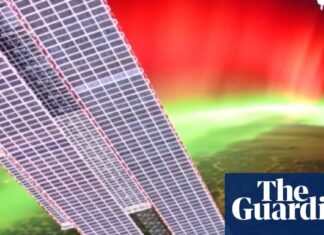 Потрясающее северное сияние, снятое из космоса во время исторической солнечной бури