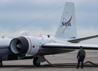 Výzkumné letadlo NASA poškozeno během havarijního přistání, účast v Artemis II v ohrožení