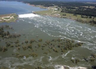 Stárnoucí americké přehrady čelí rostoucím rizikům plynoucím ze zemských posunů a změny klimatu
