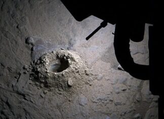 NASA Rover Conducts Final Search for Life Signs on Mars