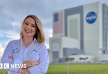 Інженер космічного апарату спростовує стереотип про “дівчину з Ессексу”, допомагаючи повернути людей на Місяць