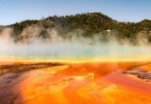 Супервулкан Йеллоустоуна может активизироваться из-за тектонических сдвигов, а не мантийной плюмы
